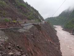 
      
      Jammu-Srinagar NH-44 down tube subsides near Dewal bridge amid he
      
      