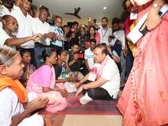 
      
      Assam CM reviews flood situation in Golaghat, visits relief camps
      
      