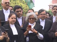 
      
      Supreme Court lawyers hold protest supporting student agitation
      
      