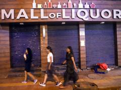 
      
      Delhi liquor shops to close by 8 pm amid Jantar Mantar protest
      
      