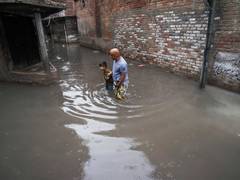 
      
      7 dead, 20 injured as rains lash Pakistan 
      
      