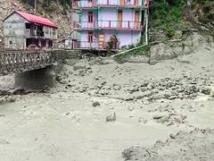 
      
      Monsoon toll in Himachal rises to 15 in 27 days, 135 roads remain
      
      