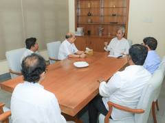 
      
      BJD chief Naveen Patnaik discusses SIR, organisational issues wit
      
      