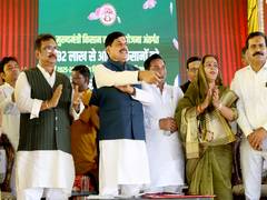 
      
      MP CM transfers Rs 3,308 crore to over 82.7 lakh farmers
      
      