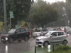 Rain brings relief to Delhi amid humid weather