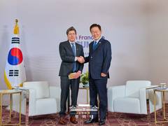 
      
      Sam Altman eyes South Korea as testbed for OpenAI's first hardwar
      
      