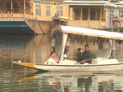 
      
      J-K: Tourists praise Srinagar’s Dal Lake as welcome escape from h
      
      