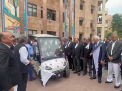
      
      Delhi HC Advocates Welfare Trust launches golf cart service for s
      
      