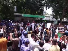 
      
      Clash erupts between Delhi Police, BJP during protest
      
      