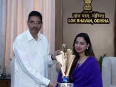 
      
      Odisha Governor felicitates Indian Idol 16 winner Jyotirmayee
      
      