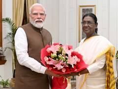 
      
      PM Modi meets Droupadi Murmu at Rashtrapati Bhavan
      
      