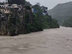 
      
      Uttarakhand: Alaknanda crosses warning mark in Rudraprayag
      
      