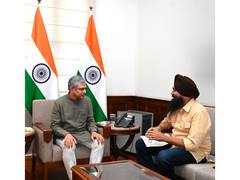 
      
      AAP’s Malvinder Singh Kang meets Ashwini Vaishnaw
      
      