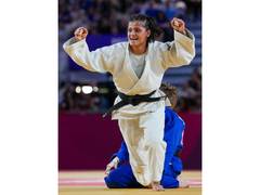 
      
      Rajnath Singh lauds Harsh Singh, Asmita Dey for golds medals 
      
      