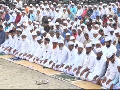 
      
      Over 2,000 muslims offer special prayer for rain in Tamil Nadu
      
      