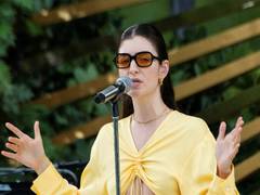 
      
      Lorde pauses 'Lollapalooza' performance midway
      
      