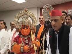 
      
      Akhilesh Yadav honours Ramlila artists, offers Rs 51,000 each
      
      