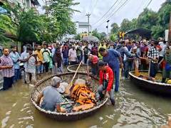 
      
      Rahul Gandhi condoles 8 deaths in Keralam rain
      
      