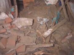 
      
      Couple dies after house roof collapses in Delhi's Usmanpur area
      
      