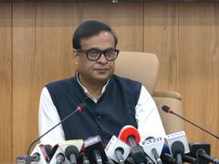 
      
      Assam CM transfers Rs 112 crore interim flood relief via DBT to 7
      
      