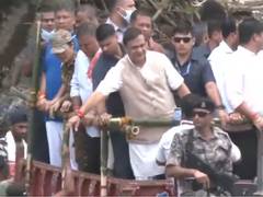
      
      Assam CM visits flood-affected Nepalikhuti area in Sivasagar, rev
      
      