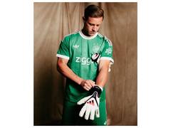 
      
      FC Barcelona loans goalie Marc-Andre ter Stegen to AFC Ajax
      
      