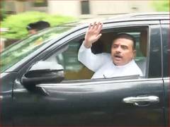 
      
      West Bengal CM Suvendu Adhikari meets ex-TMC MPs in Delhi
      
      