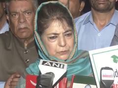 
      
      Mehbooba Mufti holds protest, says Article 370, 35A must restored
      
      