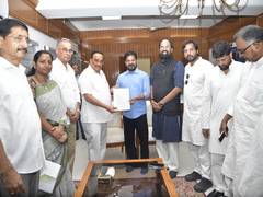 
      
      Telangana CM Revanth Reddy meets Jal Shakti Minister
      
      