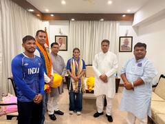 
      
      Tripura CM felicitates Asmita Dey for CWG judo gold
      
      