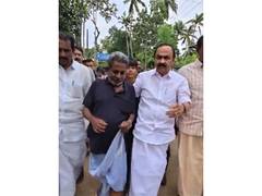 
      
      kerala cm visits family of late swimming instructor
      
      