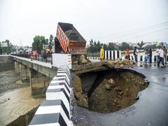 
      
      Uttarakhand PWD suspends three engineers over damage to approach
      
      