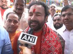 
      
      Reddy offers prayers at Amberpet Mahakali Temple, extends wishes
      
      