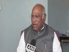 
      
      Mallikarjun Kharge hails Rahul Gandhi's 'Chhatron Ki Goonj' campa
      
      