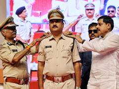 
      
      CM Yadav felicitates promoted police personnel
      
      