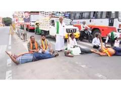 
      
      Karnataka: Mandya farmers protest against Cauvery water release
      
      