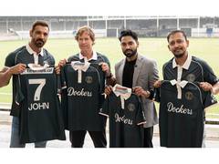 
      
      Jonty Rhodes, John Abraham unveil Rotterdam Dockers jersey
      
      