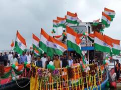 
      
      MP CM Mohan Yadav participates in “Tiranga Boat Yatra