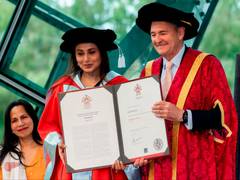 
      
      Rani Mukerji breaks down in tears as she receives special honour 
      
      