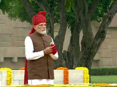 
      
      PM Modi pays tribute to Mahatma Gandhi at Rajghat
      
      