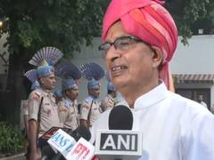 
      
      Shivraj hoists Tricolour, urges citizens to serve nation
      
      