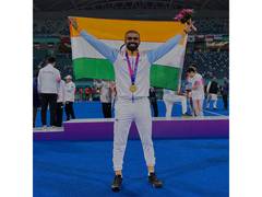 
      
      Independence Day: Sooryavanshi, Sreejesh, Bhaker extend wishes
      
      