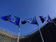 
      
      EU asylum applications drop 22 per cent 
      
      