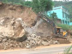 
      
      BRO clears landslides on Rajouri-Poonch highway after flash flood
      
      
