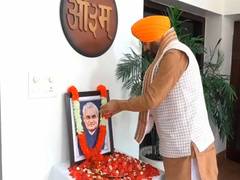 
      
      Haryana CM pays tribute to Atal Bihari Vajpayee
      
      