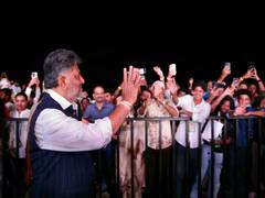 
      
      Karnataka CM Shivakumar turns 'Modi-Modi' chants into 'DK-DK' 
      
      