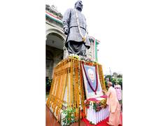 
      
      UP CM Yogi pays tribute to Atal Bihari Vajpayee
      
      
