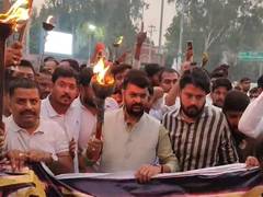 BJP Yuva Morcha protests Congress over Vande Mataram row
