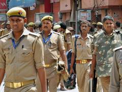 
      
      UP: Two accused of chain-snatching arrested after police encounte
      
      