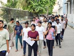 
      
      Hindu passes 'no-confidence' motion against Principal
      
      